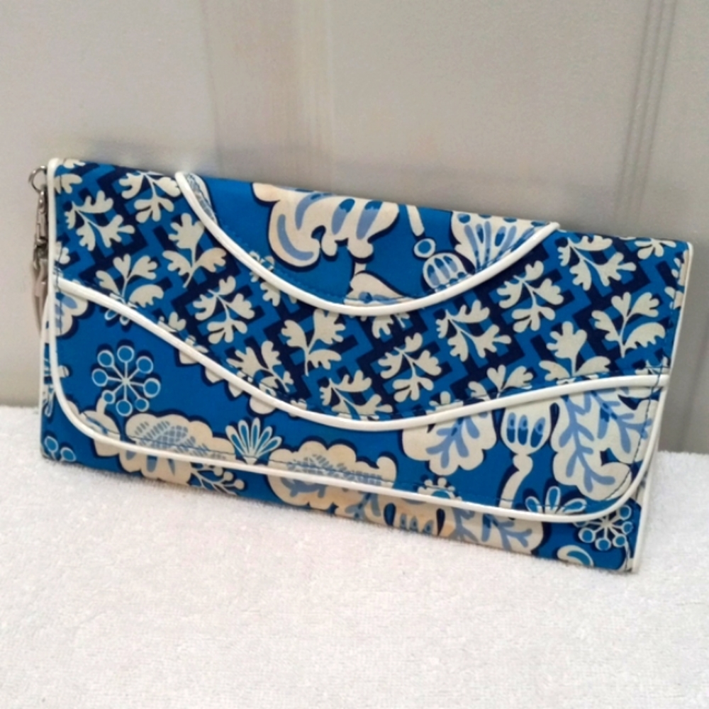 Vera Bradley 10x14 Foldable Clutch, Teal & White